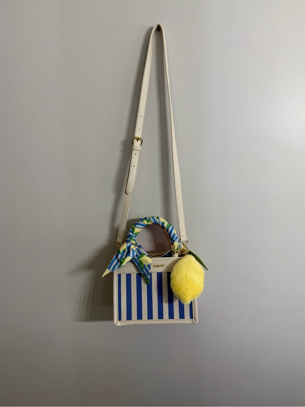 *NWT* Betsey Johnson Purse XO Lucy Satchel Crossbody Bag - Picture 3 of 5